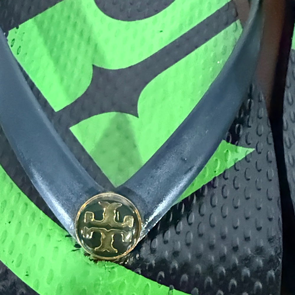 Tory Burch Emory Logo Flip Flops in a green and black colorway - Picture 6 of 8